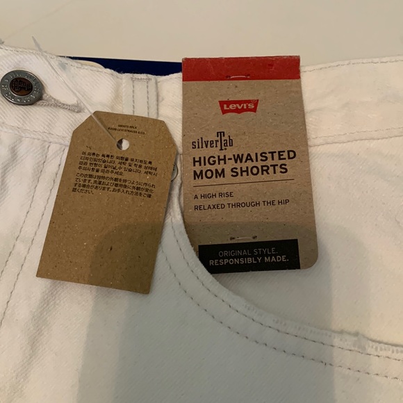 NEW * LEVI’S Silver Tab White High Waist Mom Shorts Size 30 - Picture 3 of 6